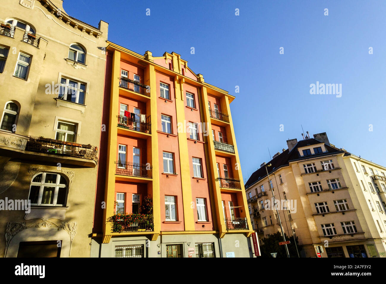 Les maisons d'habitation colorés Vrsovice Prague Banque D'Images