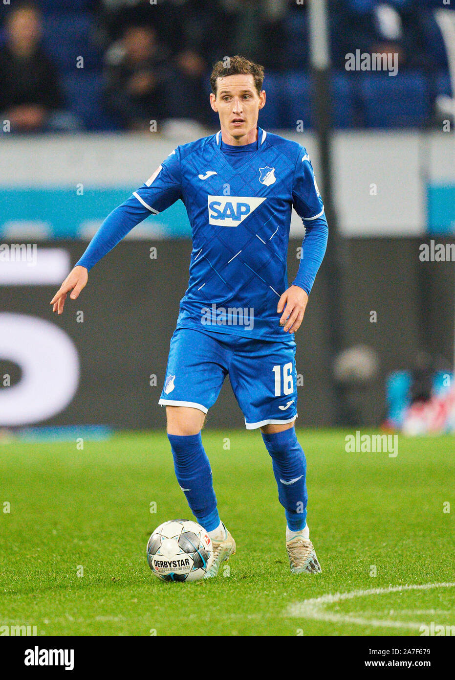 TSG 1899 Hoffenheim Football - FC Paderborn 07 , 01 novembre, 2019 Sinsheim. Sebastian RUDY, Hoff TSG 1899 HOFFENHEIM 16 - FC PADERBORN 07 3-0 - DFL RÈGLEMENT INTERDIT TOUTE UTILISATION DES PHOTOGRAPHIES comme des séquences d'images et/ou quasi-vidéo - 1.ligue de soccer allemand , Sinsheim, Novembre 01, 2019. Saison 2019/2020, journée 10, © Peter Schatz / Alamy Live News Banque D'Images