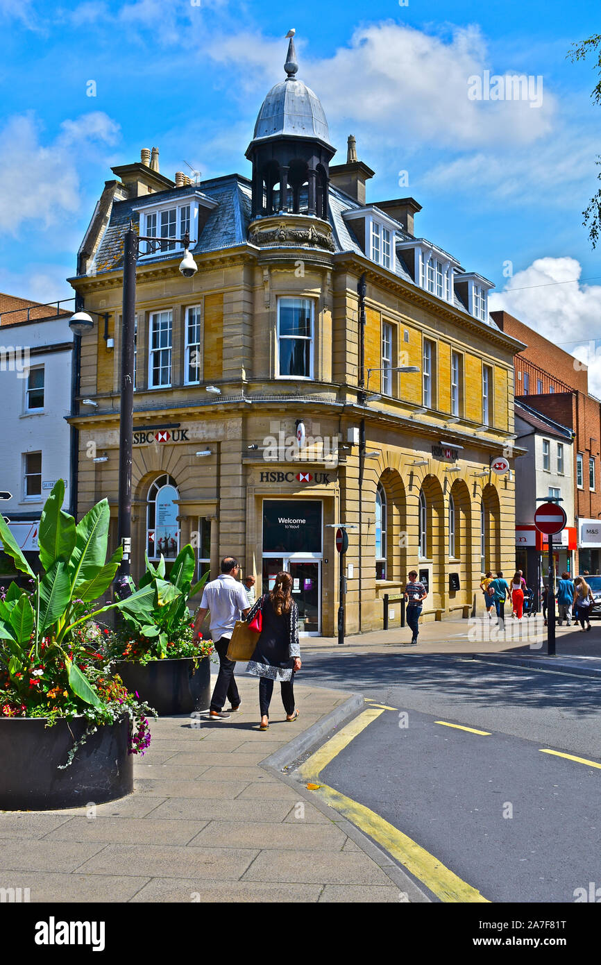 L'imposant édifice de la Banque HSBC à l'angle de la rue moyenne et la rue d'argent à Yeovil town centre. Banque D'Images