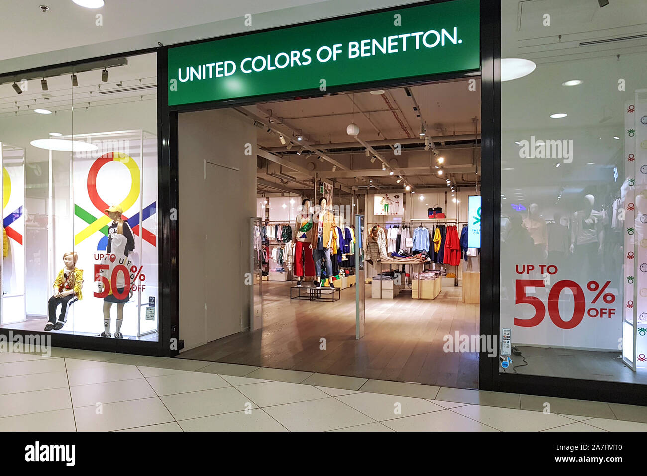 Gdynia, Pologne - 13 août 2019 : vue extérieure de la United Colors of Benetton Store. Benetton Group est une marque de mode internationale basée en Italie Banque D'Images
