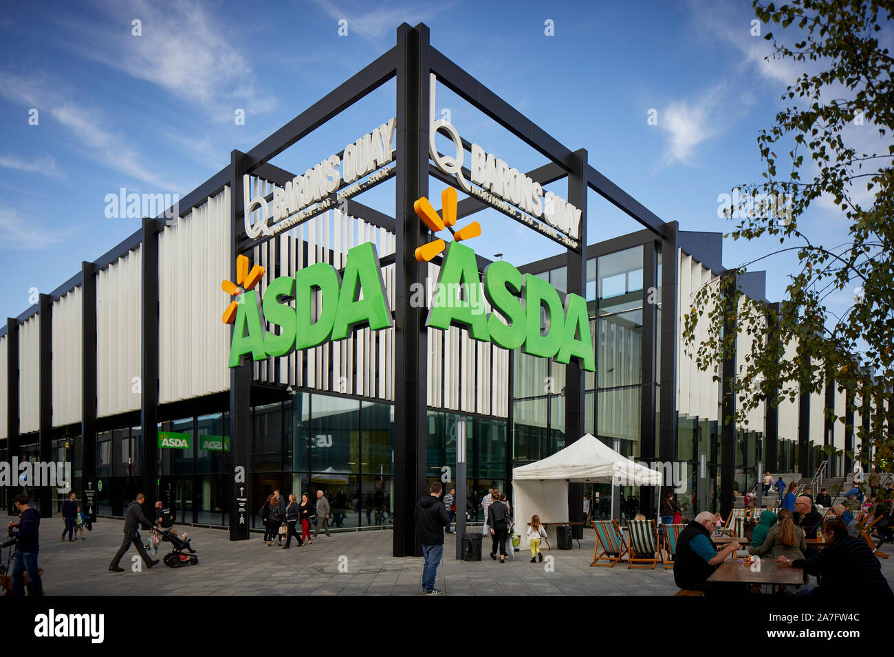 Northwich Chesire market town Quay Barons moderne centre commercial avec grand ASDA superstore Banque D'Images