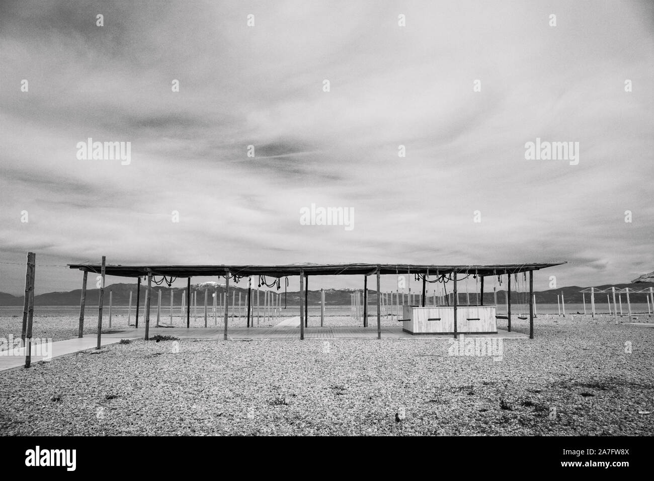 Abri de plage abandonnée, Vrachati Corinthe Grèce Banque D'Images