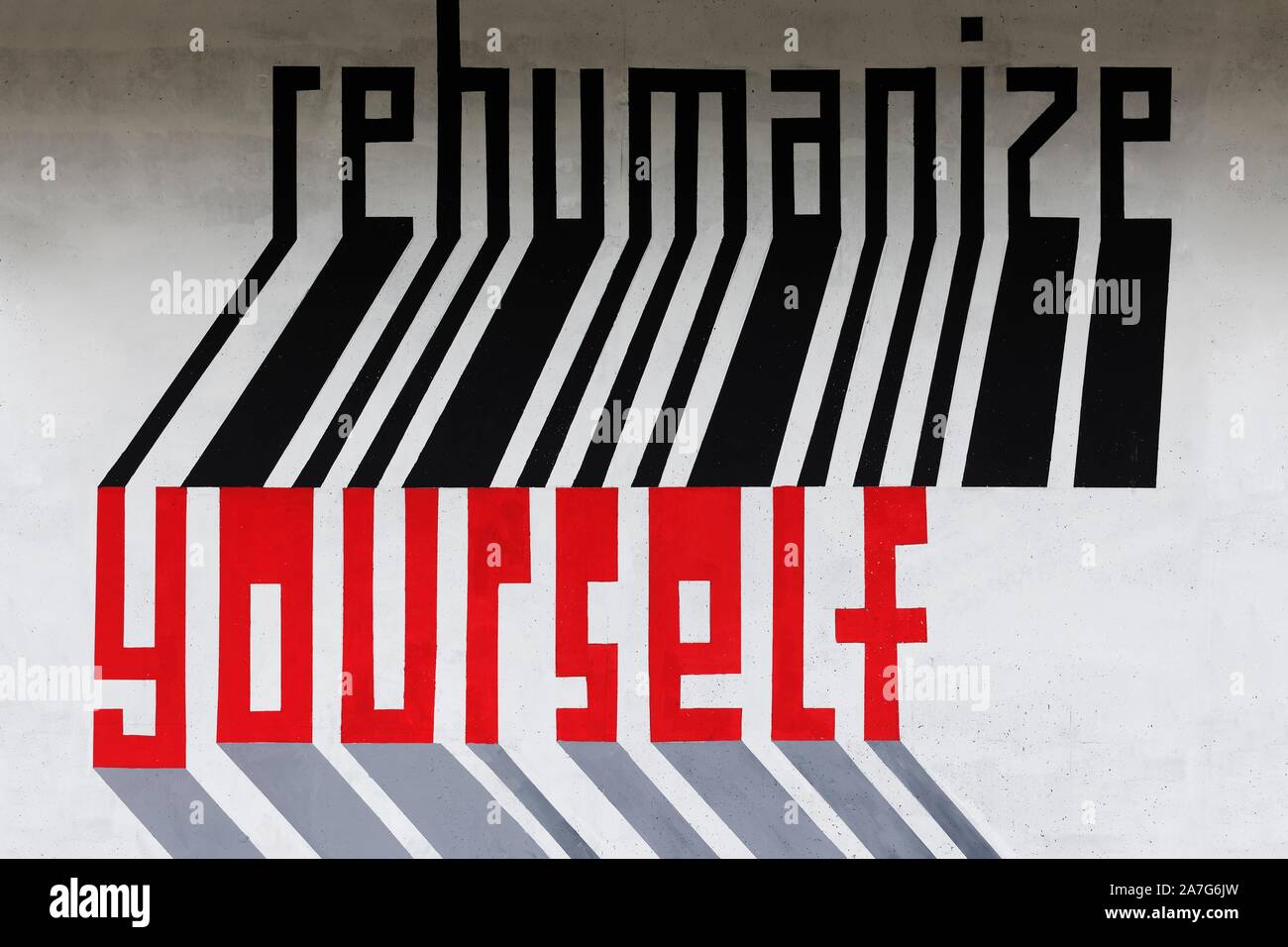 EAN-code avec appel Rehumanize vous-même, revenir à l'humanité, politique murale, Streetart, Festival d'Art Urbain Grad 40 2019, Dusseldorf, Nord Banque D'Images