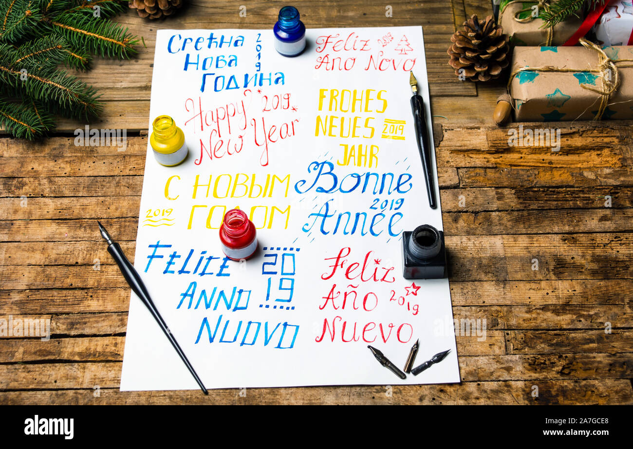 Bonne année remarque dans différentes langues vue supérieure Banque D'Images