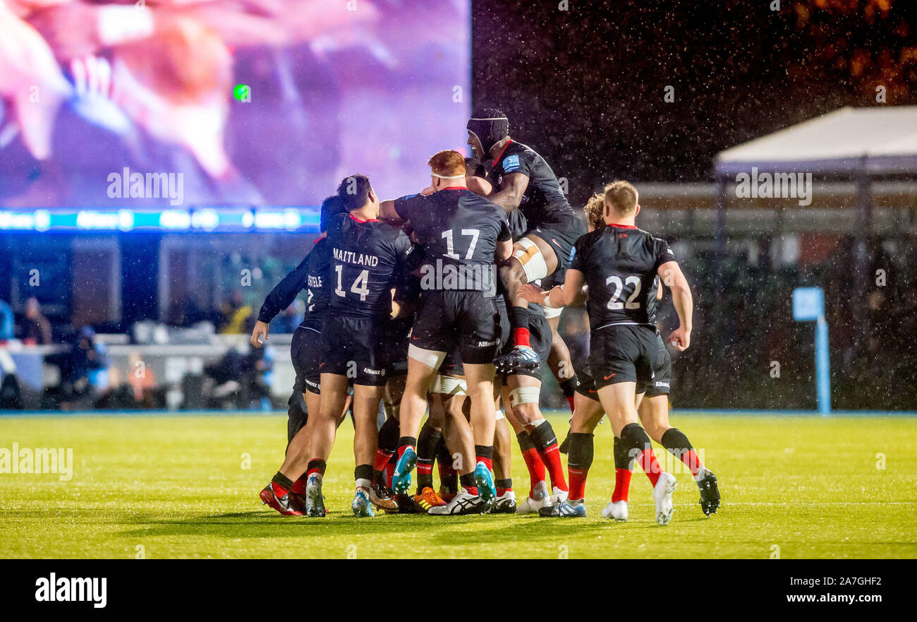 Londres, Royaume-Uni. 09Th Nov, 2019. Saracens célébrer Manu Vunipola's essai de pénalité dans les derniers instants de la deuxième moitié de donner la victoire 16-13 Saracens au Gallagher Premiership match de rugby entre sarrasins et London Irish à l'Allianz Park, Londres, Angleterre. Photo par Phil Hutchinson. Credit : UK Sports Photos Ltd/Alamy Live News Banque D'Images