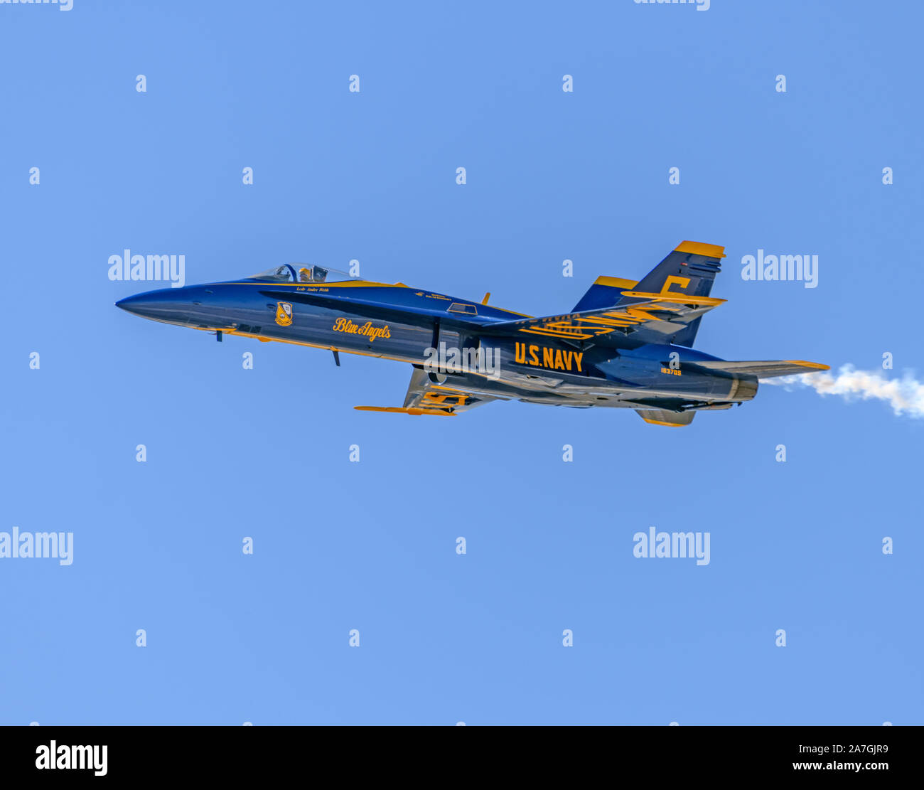Les Blue Angels de la Marine américaine F/A 18 Hornet voler plus de solo Banque D'Images