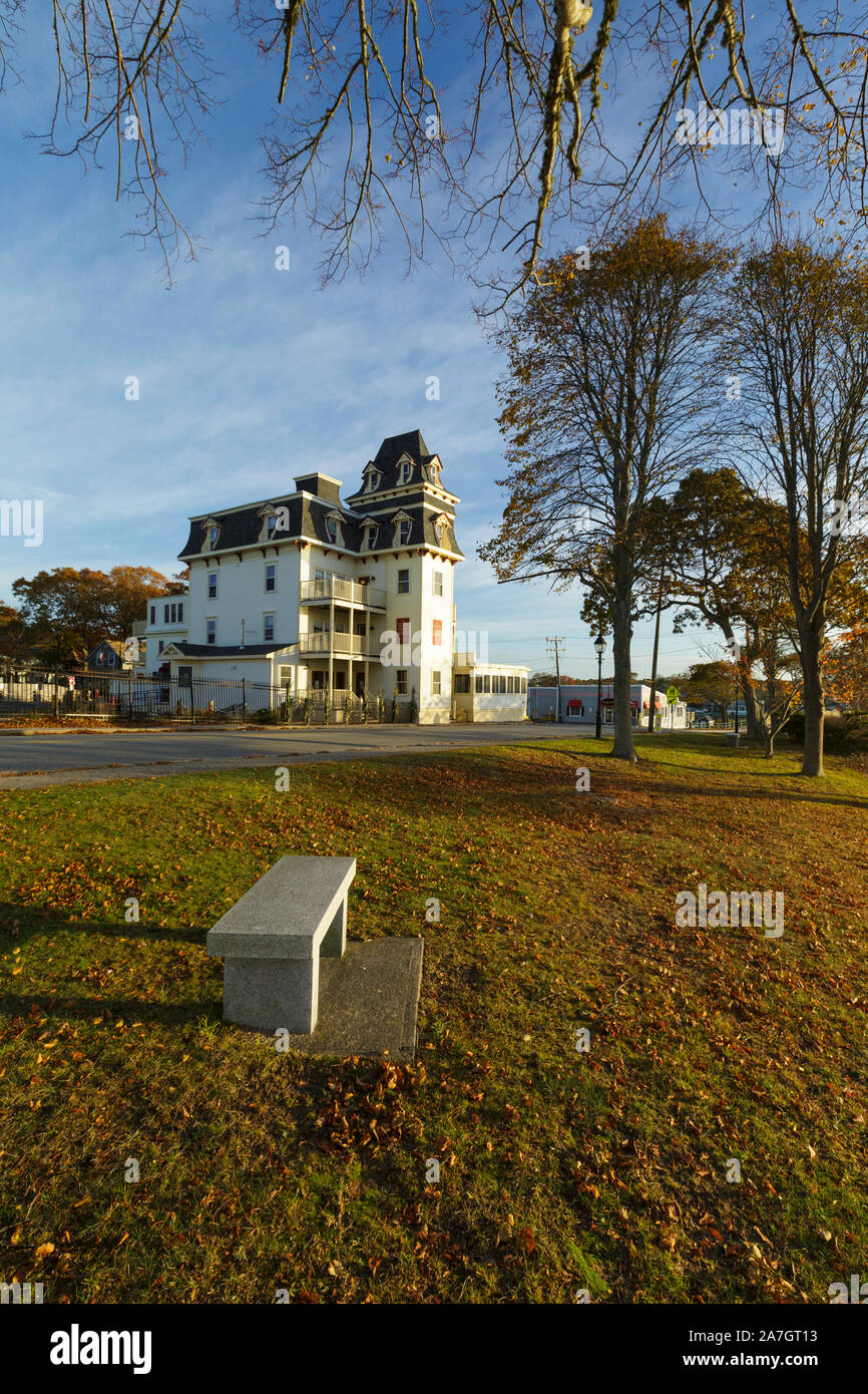 Glen Cove Hotel en début Village de Wareham, Massachusetts pendant les mois d'automne. Construit en 1883, c'est un hôtel de style victorien situé en Banque D'Images