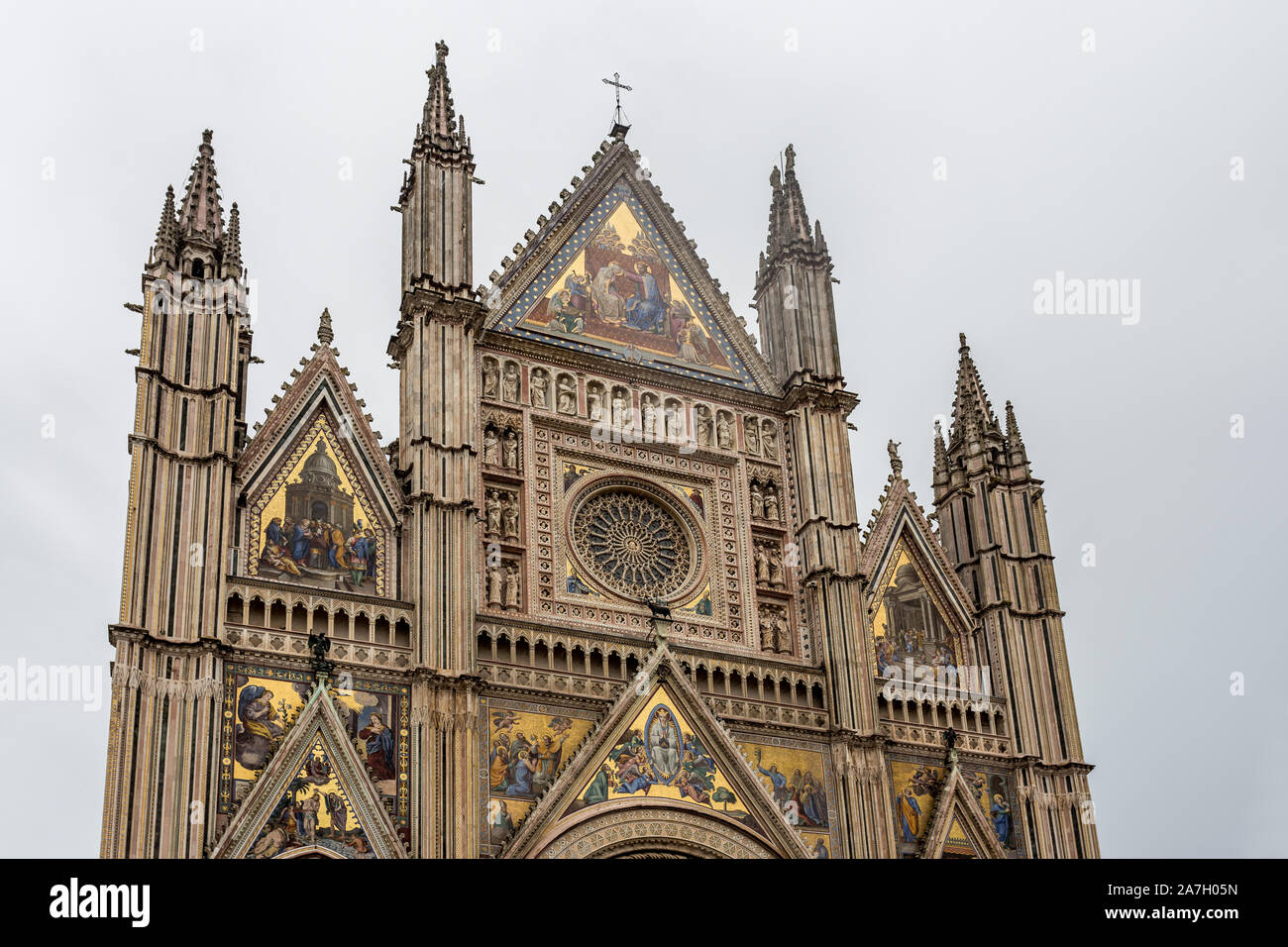 La cathédrale d'Orvieto, la basilique de Santa Maria Assunta, exemple important de l'architecture gothique romane et italienne Orvieto, Terni, Italie. Banque D'Images