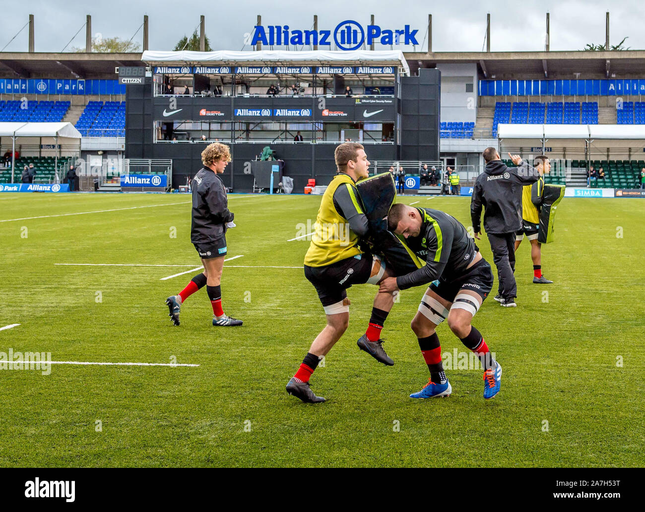 Londres, Royaume-Uni. 09Th Nov, 2019. Saracens prematch chaud avant le match de rugby Premiership Gallagher entre sarrasins et London Irish à l'Allianz Park, Londres, Angleterre. Photo par Phil Hutchinson. Credit : UK Sports Photos Ltd/Alamy Live News Banque D'Images