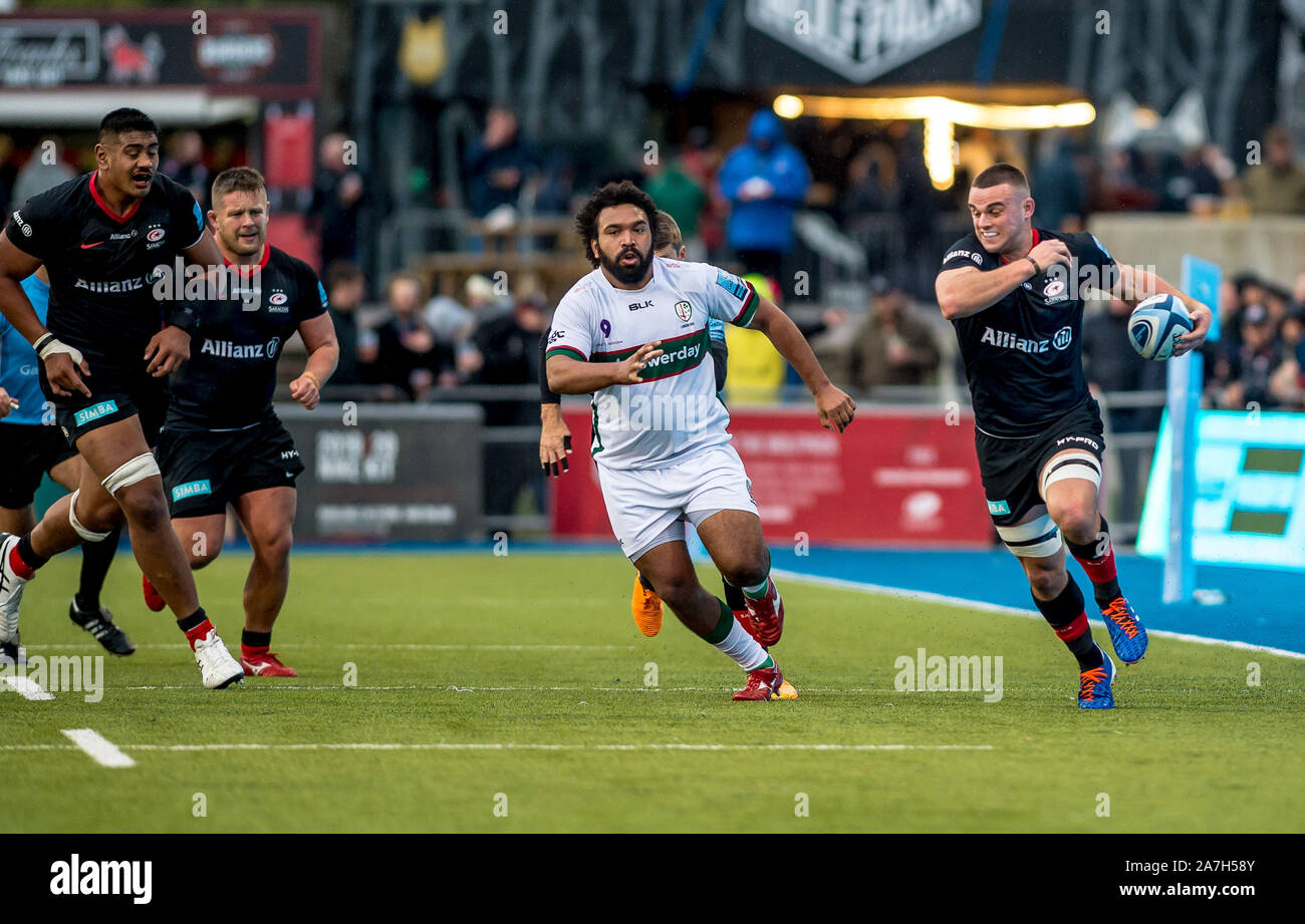 Londres, Royaume-Uni. 09Th Nov, 2019. Ben Comte de Sarrasins avec la balle pendant le match de rugby Premiership Gallagher entre sarrasins et London Irish à l'Allianz Park, Londres, Angleterre. Photo par Phil Hutchinson. Credit : UK Sports Photos Ltd/Alamy Live News Banque D'Images