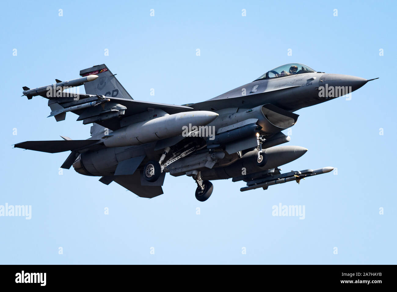 Un F-16 Fighting Falcon fighter jet du 480e Escadron de chasse à la base aérienne de Spangdahlem, en Allemagne. Banque D'Images