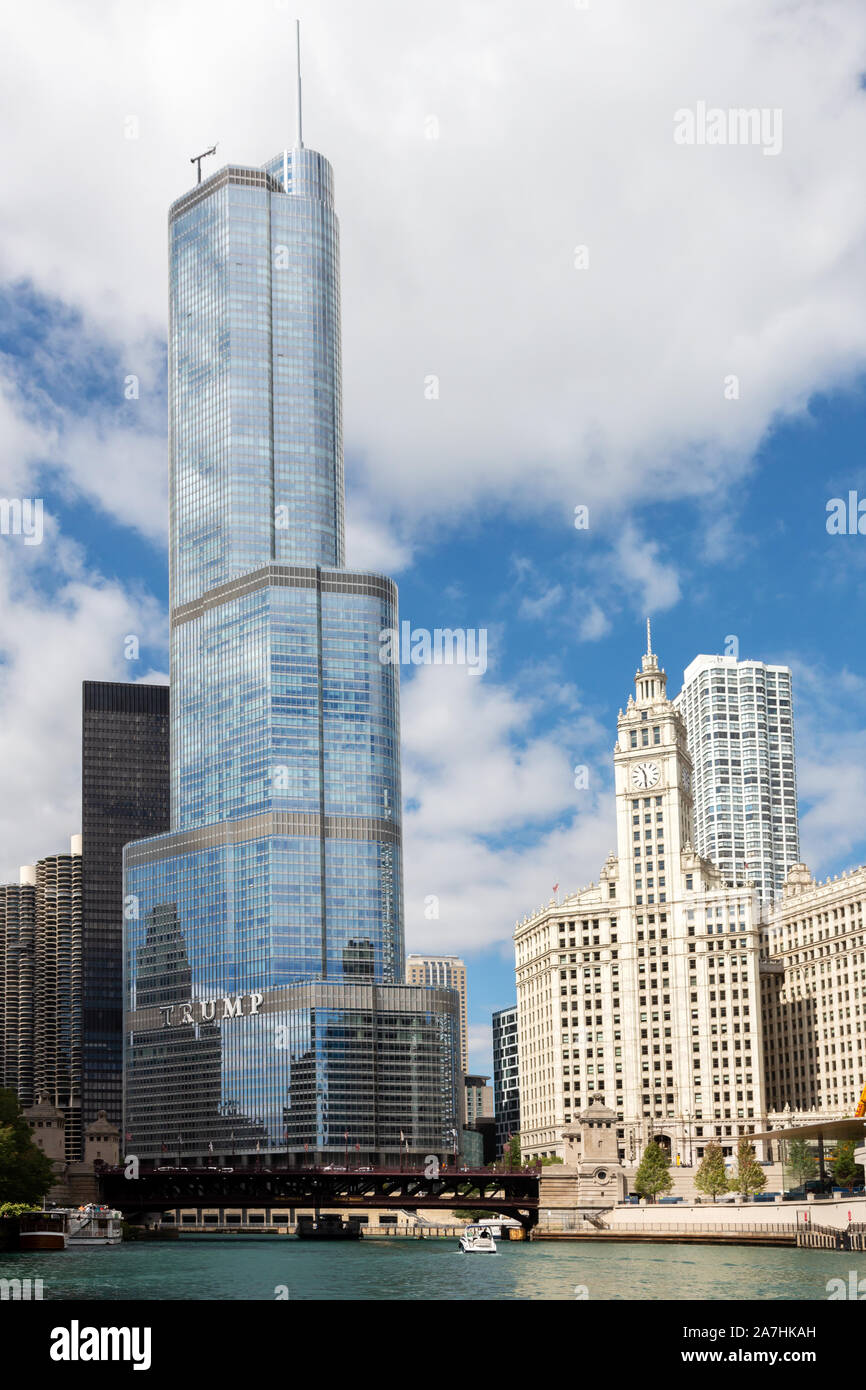 Trump International Hotel and Tower et Wrigley Building, Chicago, Illinois, États-Unis Banque D'Images