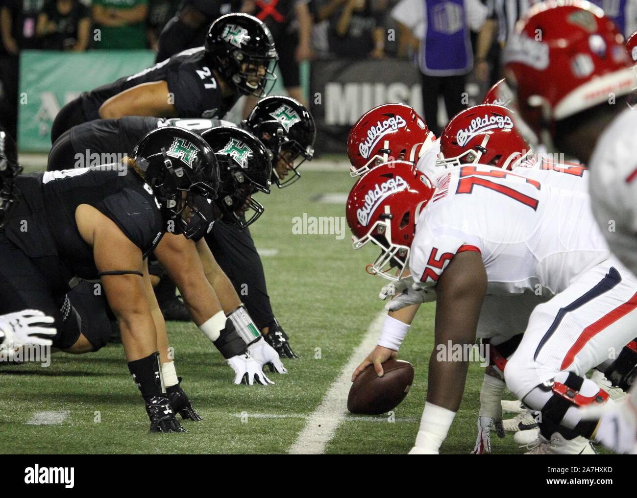 2 novembre 2019 - La ligne de mêlée lors d'un match entre le fresno State Bulldogs et le Kansas Rainbow Warriors à l'Aloha Stadium d'Honolulu, HI - Michael Sullivan/CSM. Banque D'Images