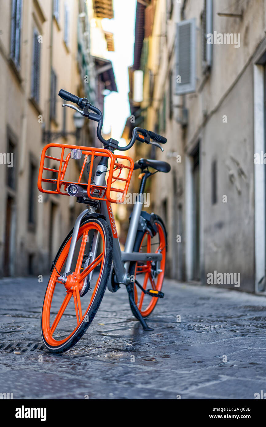 Florence, Italie - 27 août 2018 : Mobike, partager un service de vélos, dans le centre historique de Florence Banque D'Images