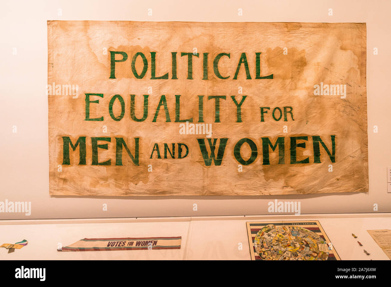 2 Nov 19. Melbourne, Victoria. Bannière suffrage, vers 1912, la peinture à l'huile sur toile conservée à la National Gallery of Victoria Banque D'Images