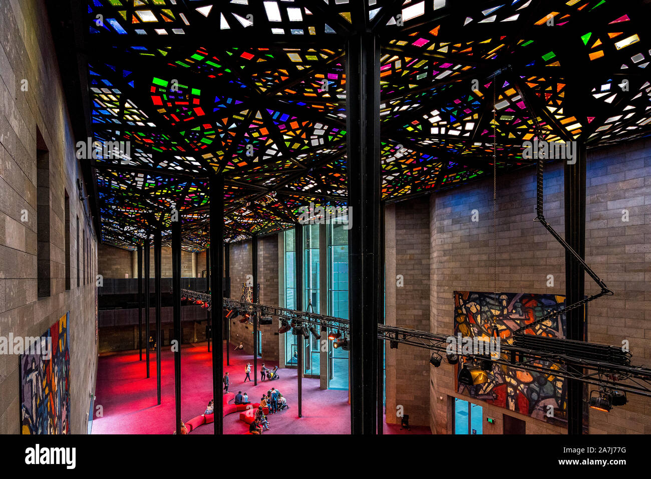 2 Nov 19. Melbourne, Victoria. Toit en verre teinté dans la Galerie nationale de Victoria Banque D'Images