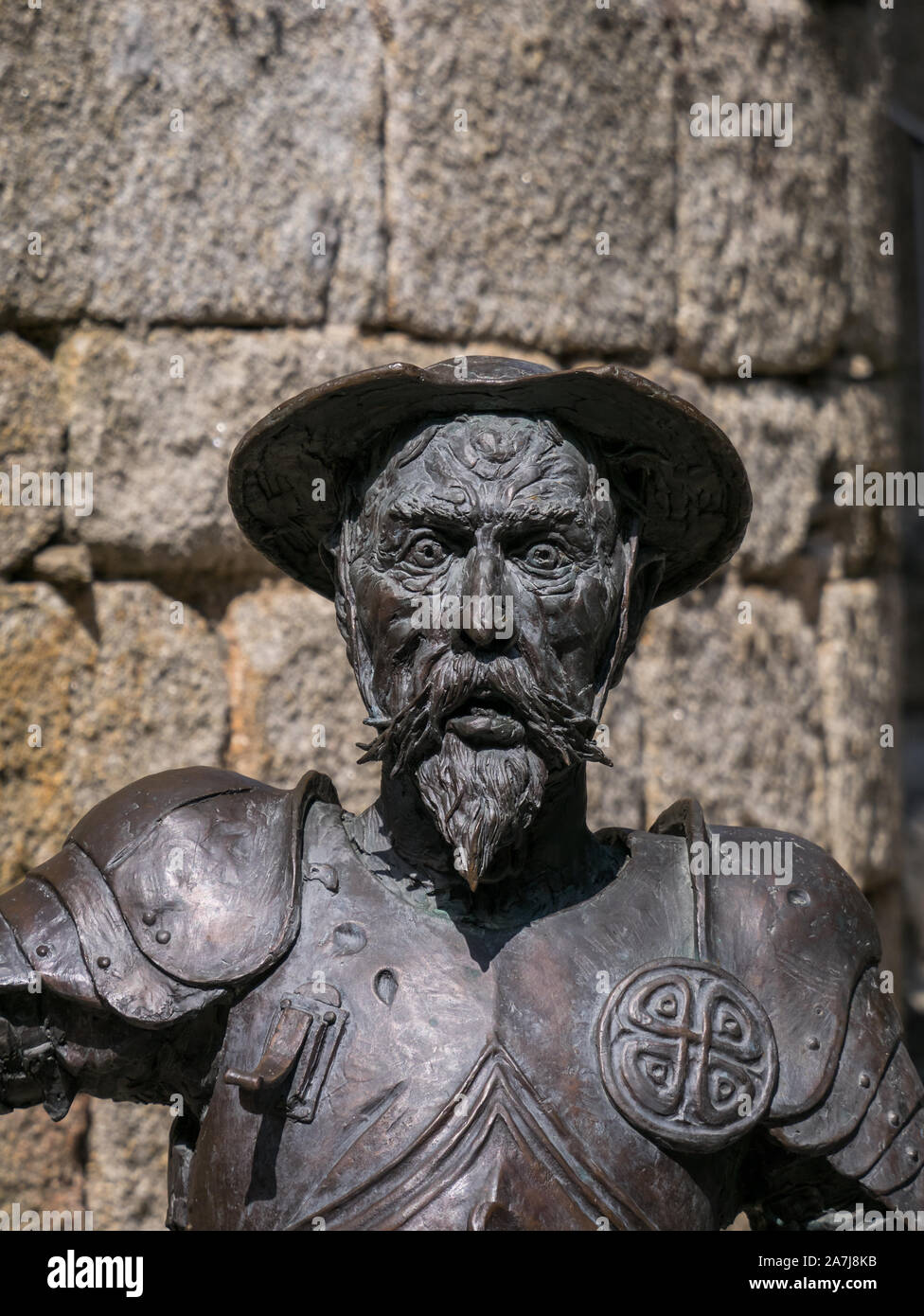 Statue de Don Quichotte dans le château de Puebla de Sanabria, sculpture réalisée par Pedro Requejo Novoa, à Puebla de Sanabria, Espagne Banque D'Images