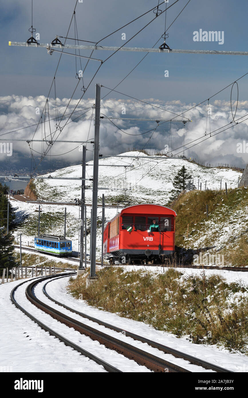 Rigi chemins;rigibahnen;railcar no4;remorque conduite no16;rigi kulm station;suisse Banque D'Images