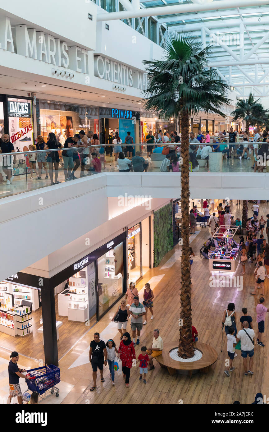 Centre commercial Miramar, Fuengirola, Costa del Sol, la province de Malaga, Andalousie, Espagne du sud. Centro Comercial Miramar. Banque D'Images