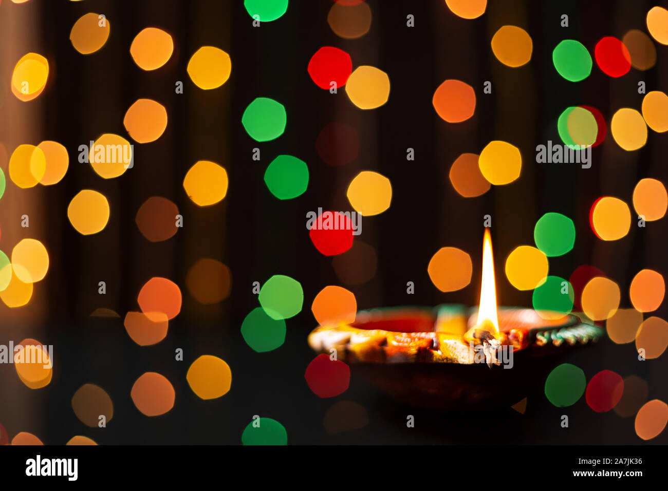 Happy Diwali Close-up allumé argile diya-huile lampe éclairage Festival de lumière Banque D'Images