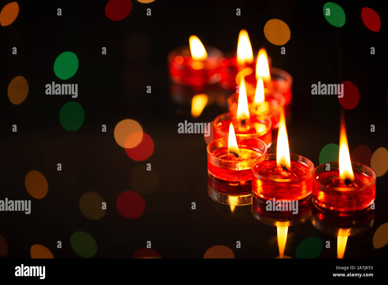 Des bougies brûlent sur l'Inde Diwali festival célébrant Diwali la fête des lumières Banque D'Images