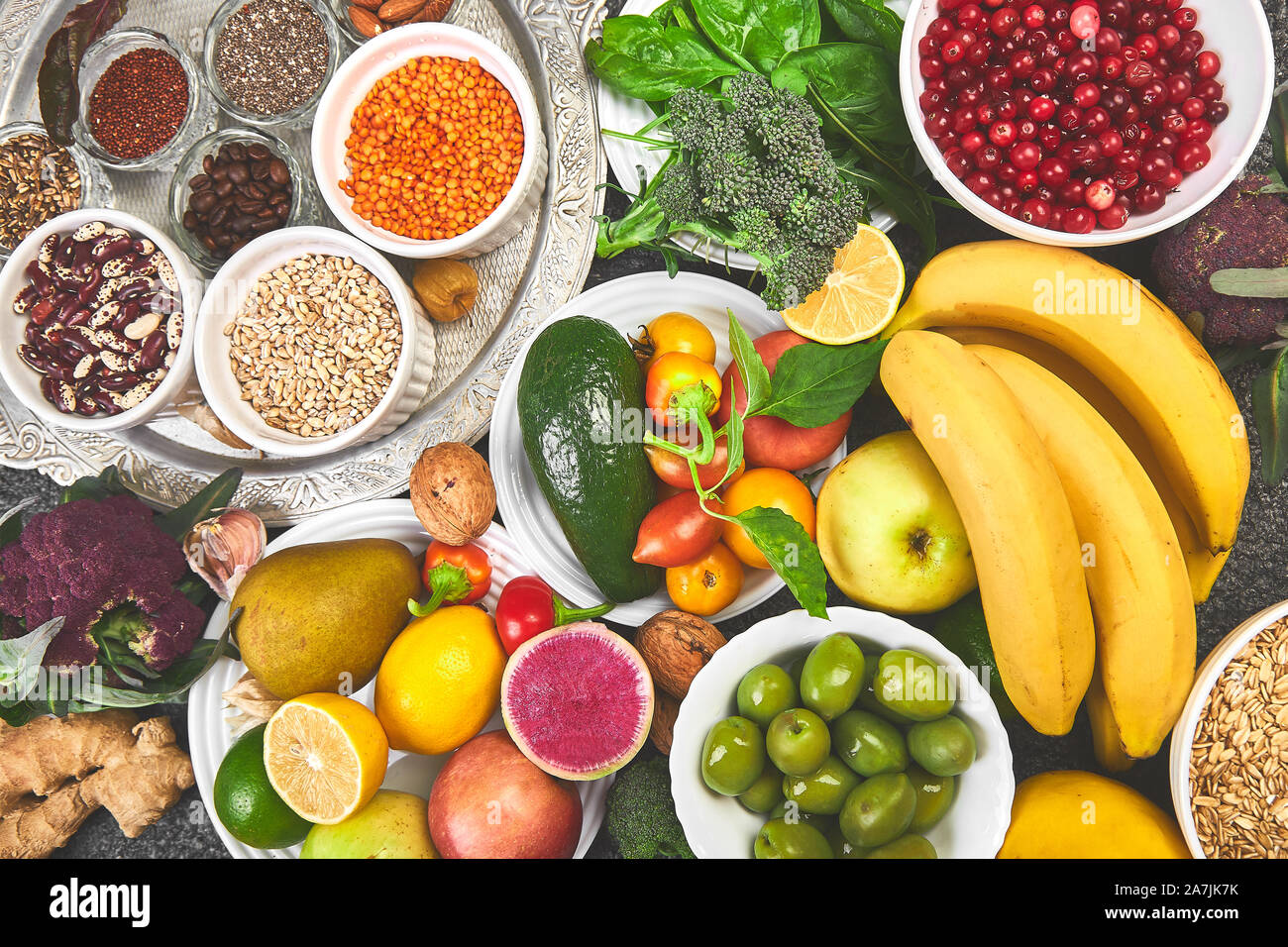 Sélection des meilleurs aliments alcalines élevées. Végétalien, régime alcalin concept. Gratuit pour trext. Vue d'en haut. Banque D'Images