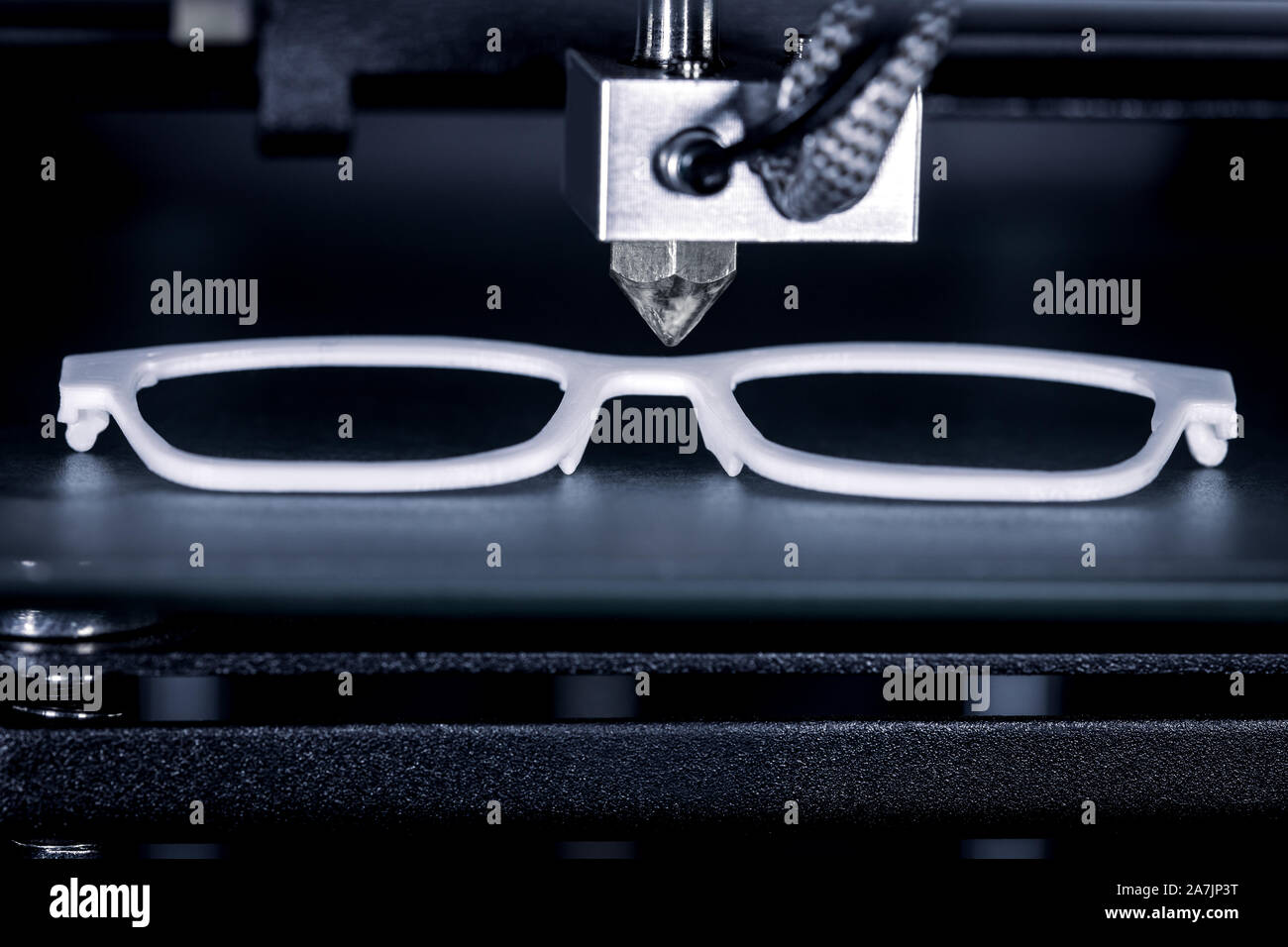 Frame lunettes est imprimé avec une imprimante 3D, des concepts tels que  les montures de lunettes bon marché ou l'aide de l'assurance-santé, de  nouvelles méthodes de production d'optici Photo Stock - Alamy