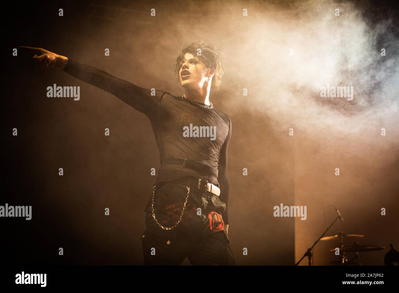 Yungblud (Dominic Richard Harrison) dans le concerto al Fabrique, Milano . Foto di Davide Merli par Alamy Banque D'Images