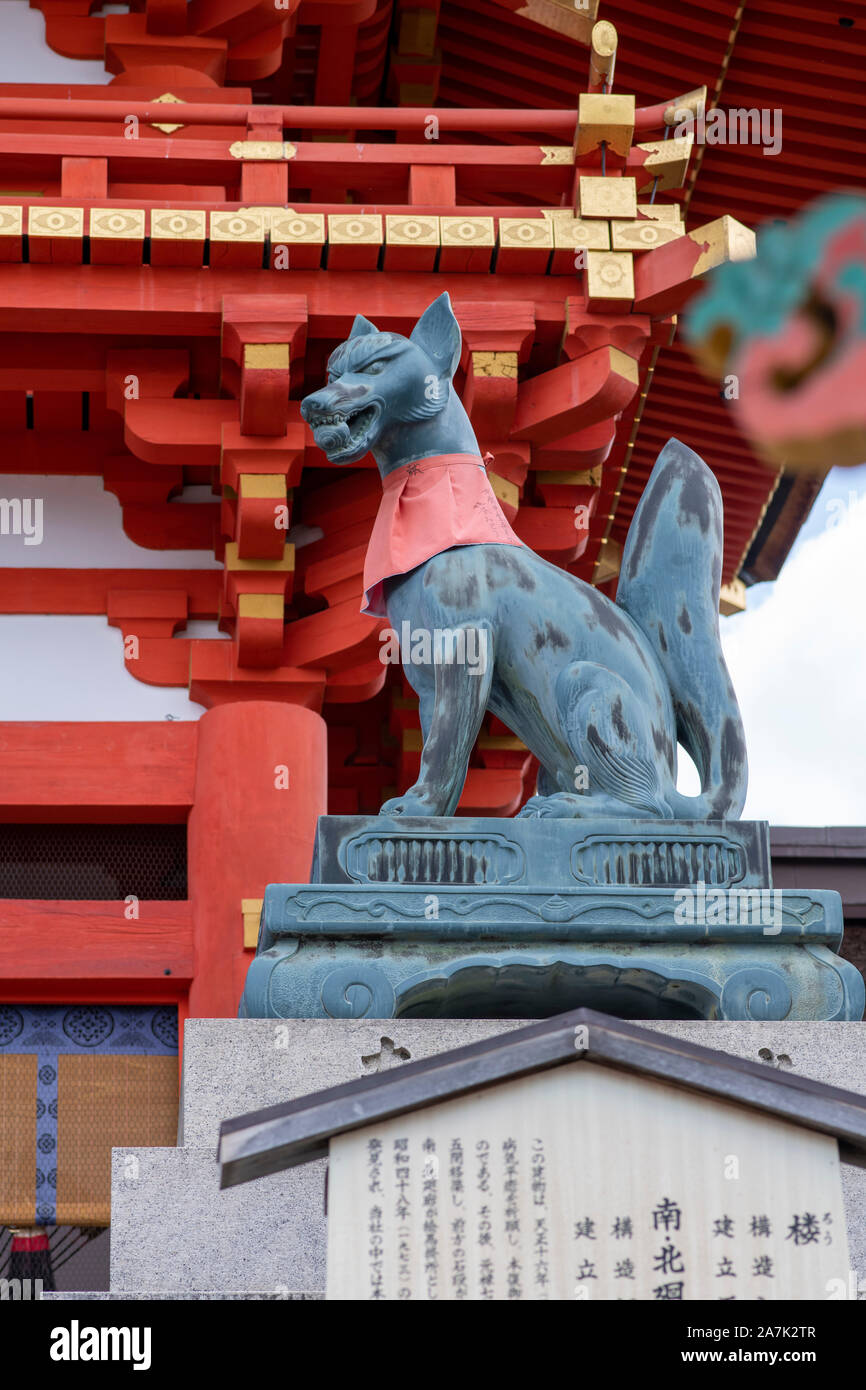 Fox statue au Sanctuaire Fushimi Inari, Kyoto, Japon Banque D'Images