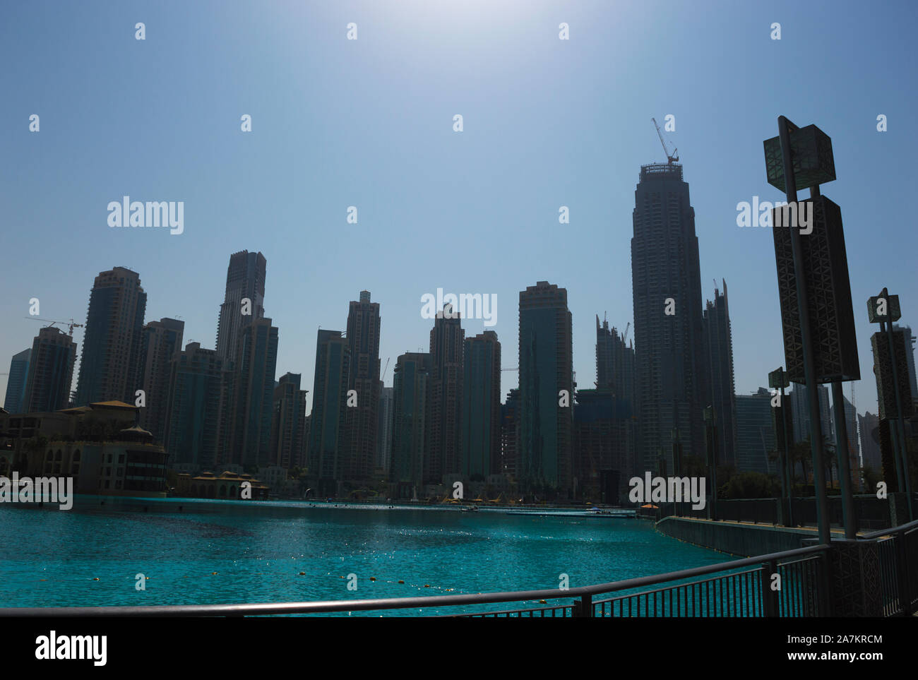 Dubaï, Émirats arabes unis - 17 octobre 2019 : paysage urbain de Dubaï Burj Khalifa Lake, près de centre commercial de Dubaï aux Émirats Banque D'Images