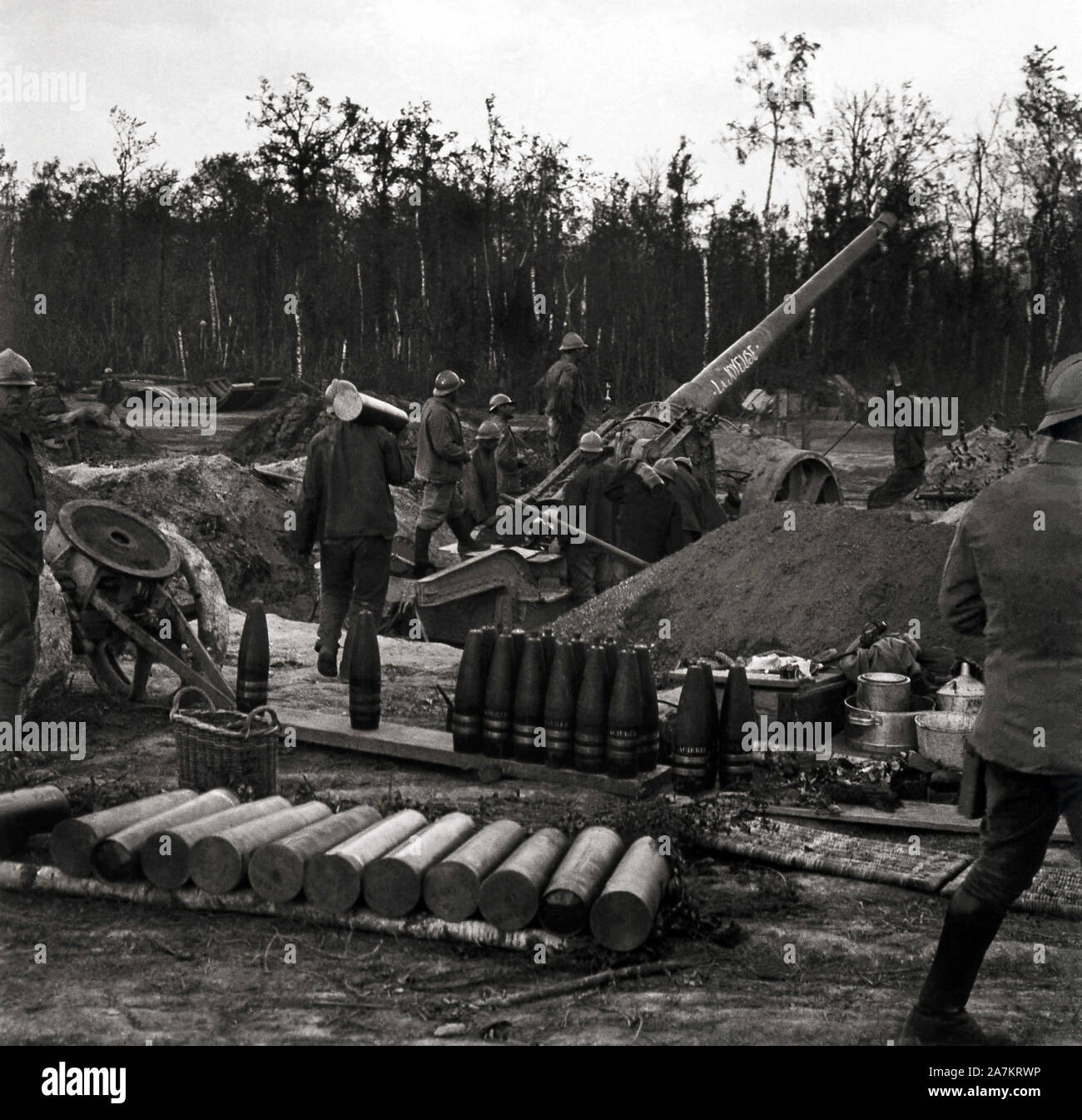 Le Première Guerre Mondiale, vue d'une batterie d'artillerie de calibre  120mm de l'armee Francaise, surnommee "La Joyeuse". Photographie,  1914-1918, Pari Photo Stock - Alamy