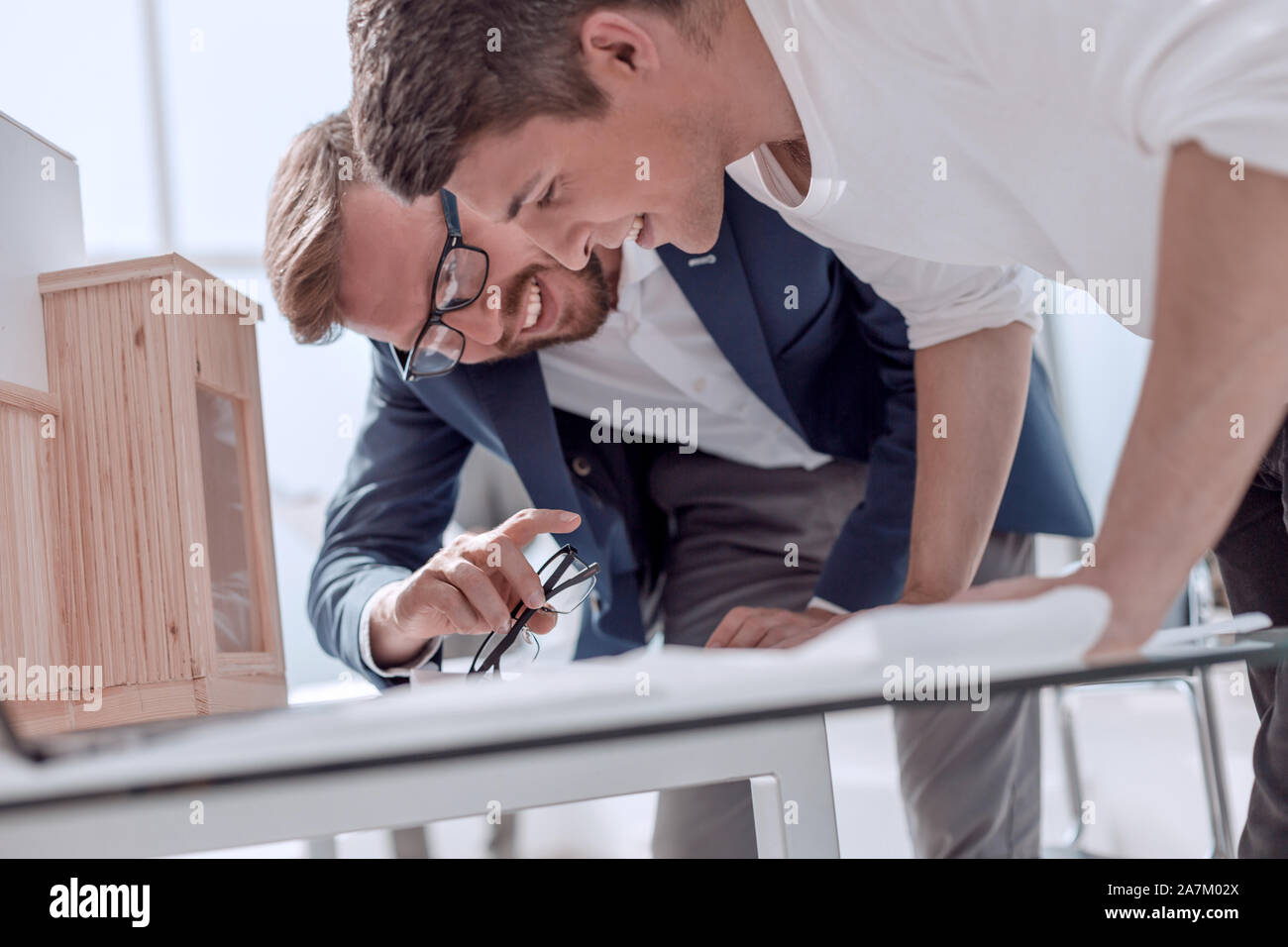 Collègue architectes plan du nouveau projet Banque D'Images