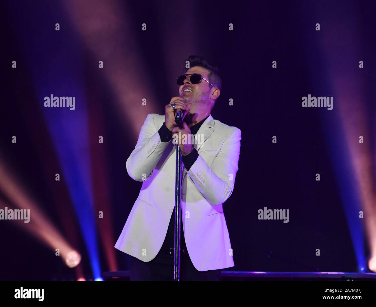 Le 2 novembre 2019, à Norfolk, Virginie, USA : ''Le Sketchbook Tour'' apporte Robin Thicke à l'Chartway Arena à Old Dominion University de Norfolk, en Virginie, le 2 novembre 2019.Â© Jeff Moore (crédit Image : © Jeff Moore/Zuma sur le fil) Banque D'Images