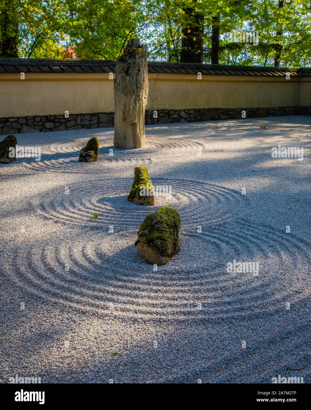 Le jardin japonais de Portland est un jardin traditionnel japonais occupant 12 hectares, situé à l'intérieur de Washington Park des collines à l'ouest de Portland, Oregon Banque D'Images