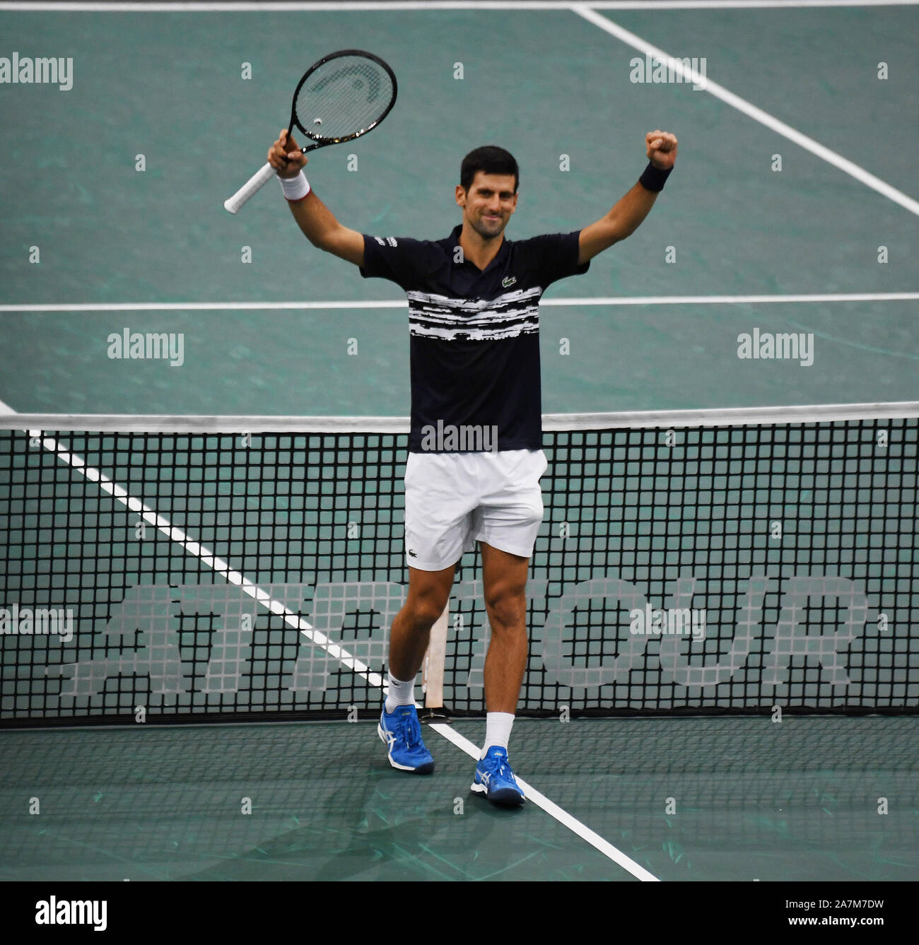 Paris, France. 06Th Nov, 2019. Rolex Masters Paris Paris 031119 finale  Novak Djokovic (SRB) célèbre en tant qu'il gagne contre Final Denis  Shpovalov (CAN) Credit : Roger Parker/Alamy Live News Photo Stock -