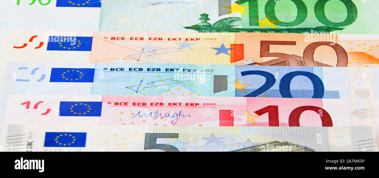 Les espèces en euros comme bannière d'arrière-plan Banque D'Images
