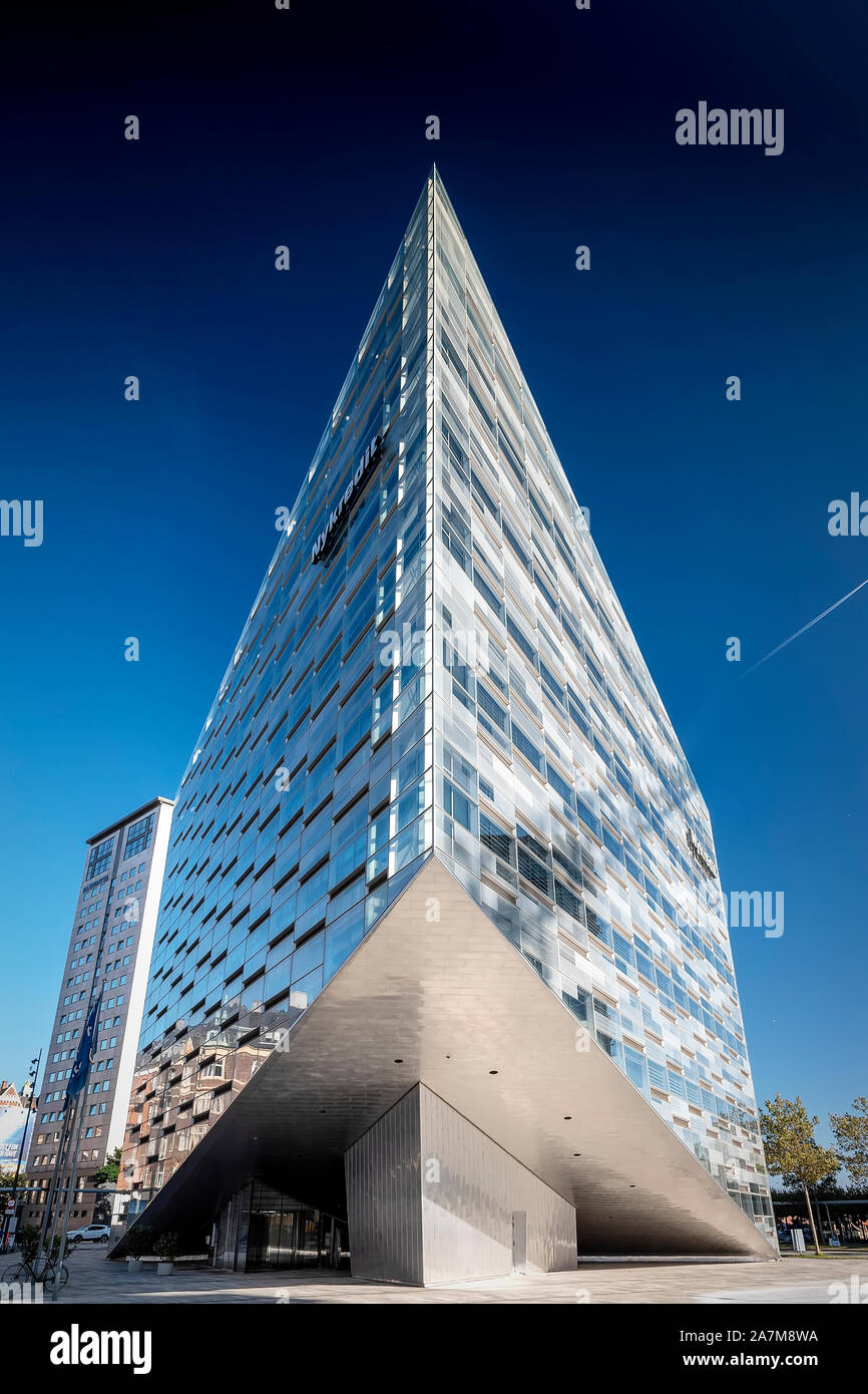 Copenhague, Danemark - septembre 21, 2019 : Le Cristal est un pied à terre, respectueux de l'extension du siège social de la Nykredit Kalvebod Banque D'Images