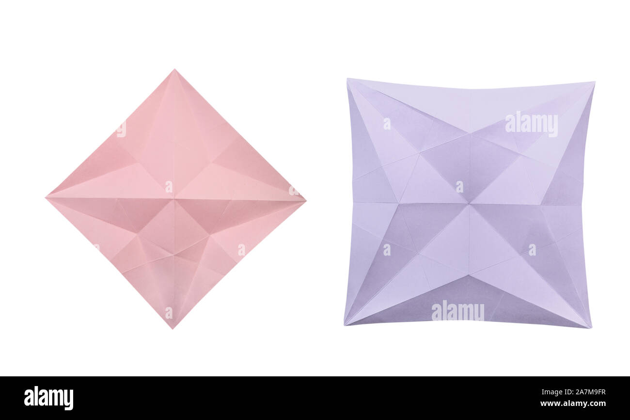 Texture fine feuille de papier pliée en un motif géométrique d'ombre et de lumière, séparés par des lignes de pliage. Peut être utilisé nous arrière ou élément de conception Banque D'Images