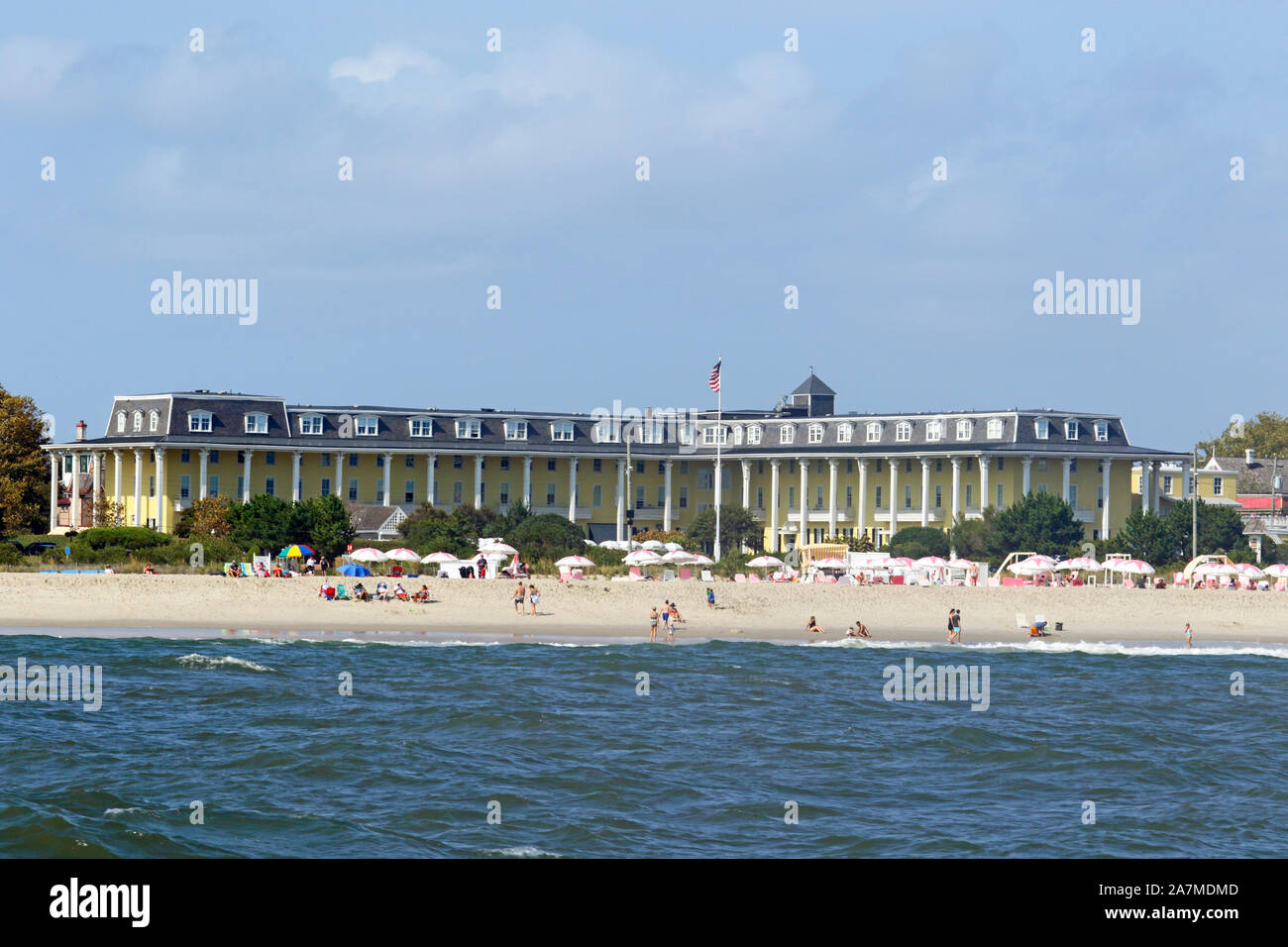 L'hôtel historique Congress Hall Resort à Cape May, New Jersey, États-Unis, vu de l'océan Atlantique. Banque D'Images