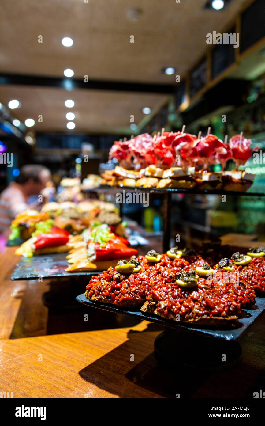 Pintxos au bar Atari Gastroteka Pintxos, San Sebastian, Espagne Banque D'Images