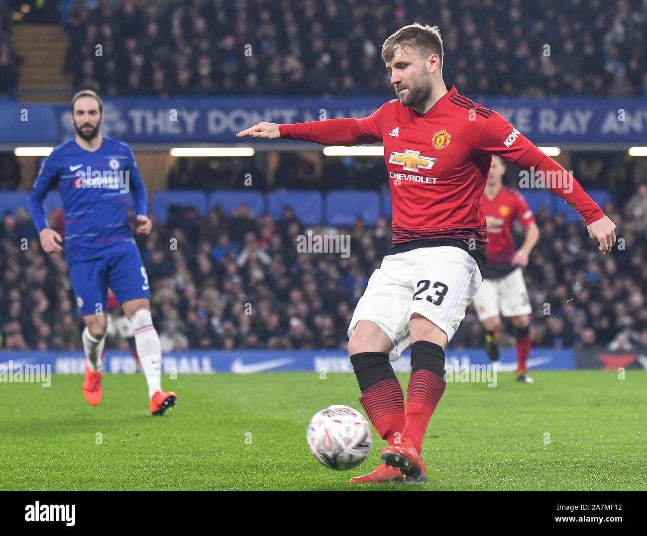 Londres, Angleterre - le 18 février 2019 : Luke Shaw de Manchester en photo au cours de la FA Cup 2018/19 5e tour match entre Chelsea et Manchester United à Stamford Bridge. Banque D'Images