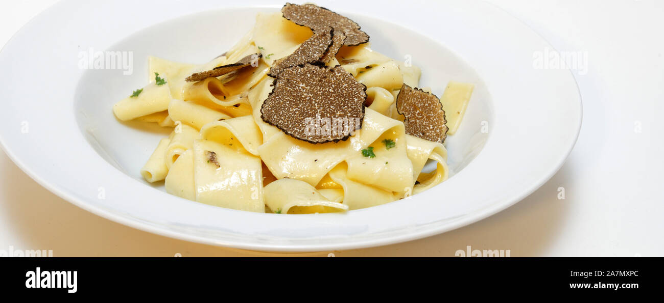 Avec des pâtes aux truffes Banque D'Images