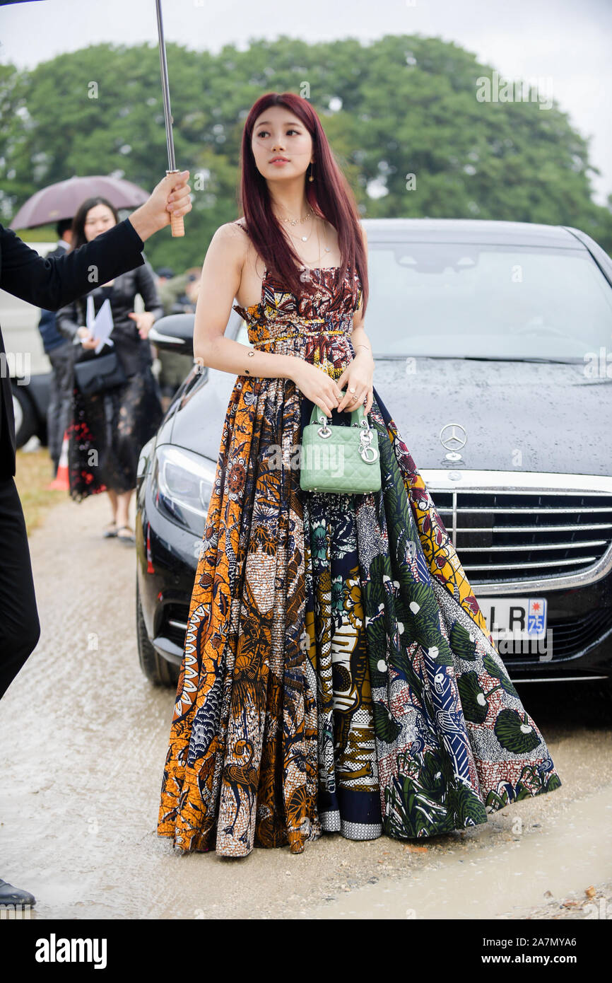 Chanteuse et actrice sud-coréen Bae Susy, mieux connu par les mononym Suzy, assiste à la Christian Dior Femme Printemps/Été 2020 show au cours de la P Banque D'Images