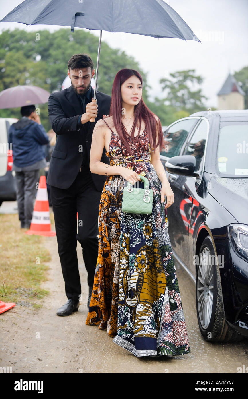 Chanteuse et actrice sud-coréen Bae Susy, mieux connu par les mononym Suzy, assiste à la Christian Dior Femme Printemps/Été 2020 show au cours de la P Banque D'Images