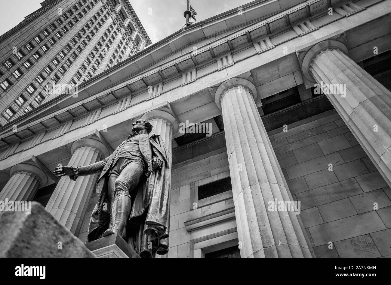 Façade du Federal Hall National Memorial avec Statue de George Washington à l'avant, Manhattan, New York City, USA Banque D'Images