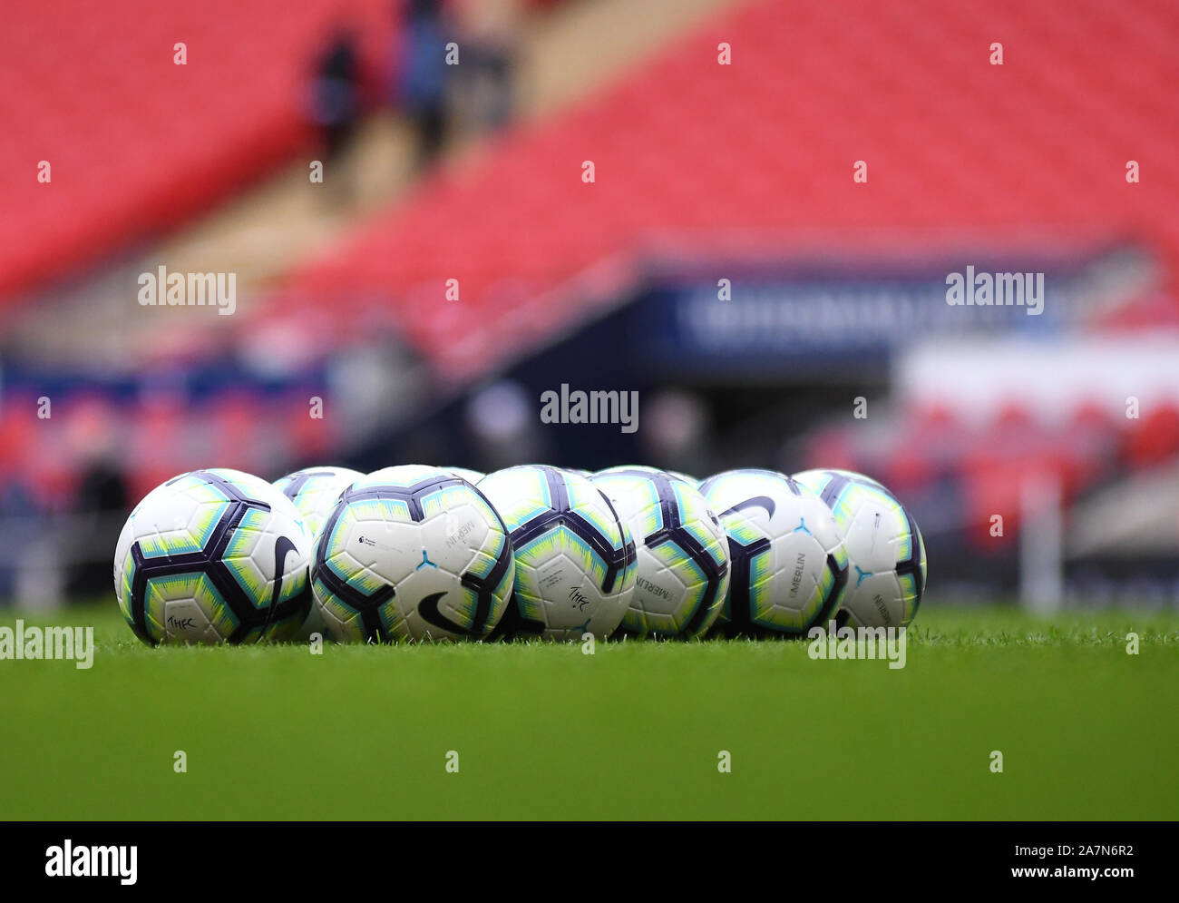 Londres, ANGLETERRE - 2 mars 2019 - Premier League match officiel balls en photo avant la Premier League 2018/19 match entre Tottenham Hotspur et Arsenal FC au stade de Wembley. Banque D'Images