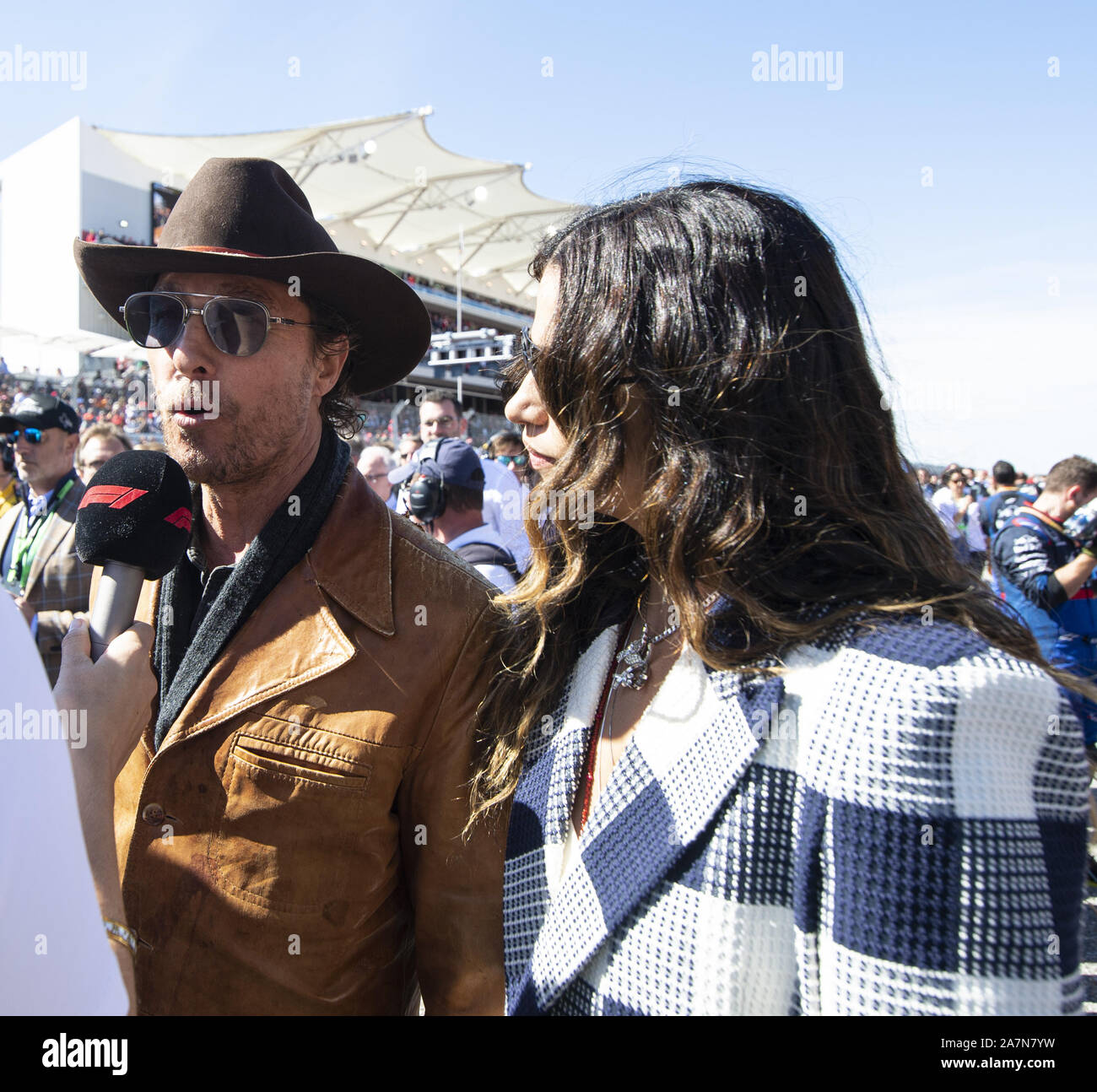 Austin, Texas, États-Unis. 29Th sep 2019. Originaire du Texas, l'acteur MATTHEW McCONAUGHEY et sa femme CAMILA ALVES de prendre un moment sur la grille pour une entrevue. Credit : Hoss McBain/ZUMA/Alamy Fil Live News Banque D'Images