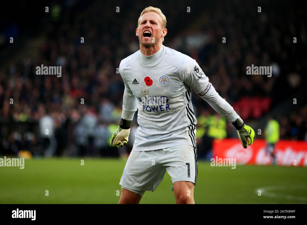 Londres, Royaume-Uni. 06Th Nov, 2019. Kasper Schmeichel de Leicester City célèbre son deuxième but durant le premier match de championnat entre Crystal Palace et Leicester City at Selhurst Park, Londres, Angleterre. Smeeth photo de Tom. Usage éditorial uniquement, licence requise pour un usage commercial. Aucune utilisation de pari, de jeux ou d'un seul club/ligue/dvd publications. Credit : UK Sports Photos Ltd/Alamy Live News Banque D'Images