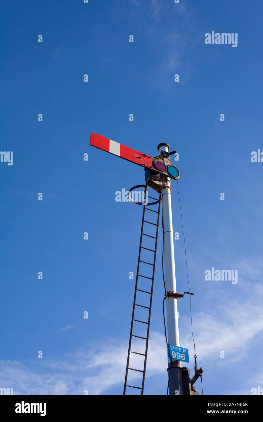 Un sémaphore quadrant signal d'arrêt à Ribblehead sur l'installer à Carlisle railway dans le Yorkshire Dales National Park, North Yorkshire, Angleterre. Banque D'Images