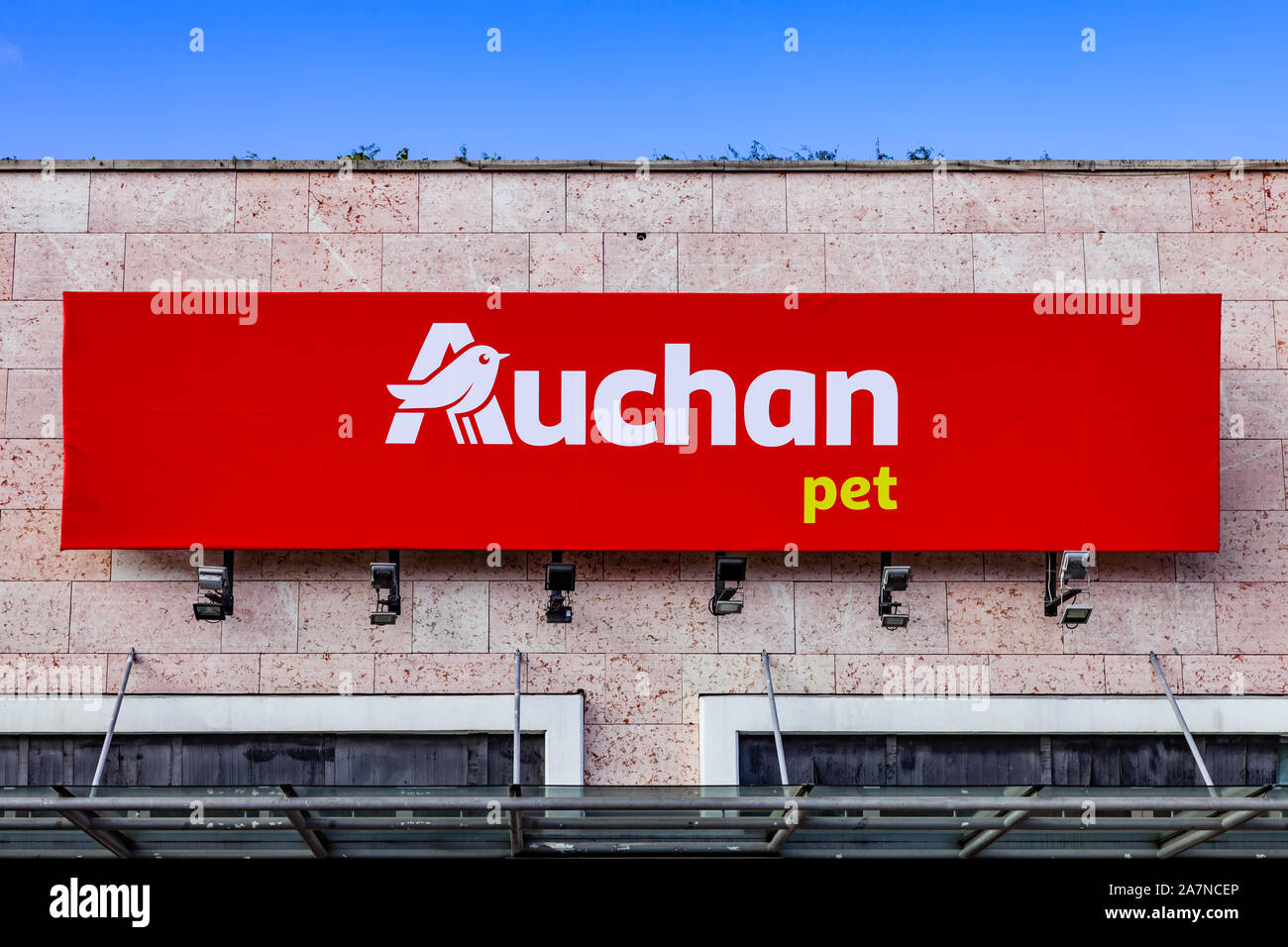Auchan logo Banque de photographies et d’images à haute résolution - Alamy